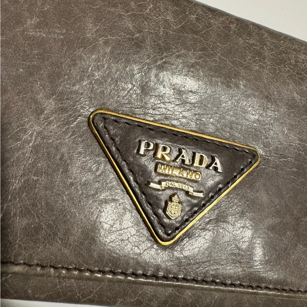 Prada distressed leather long wallet - Picture 4 of 11